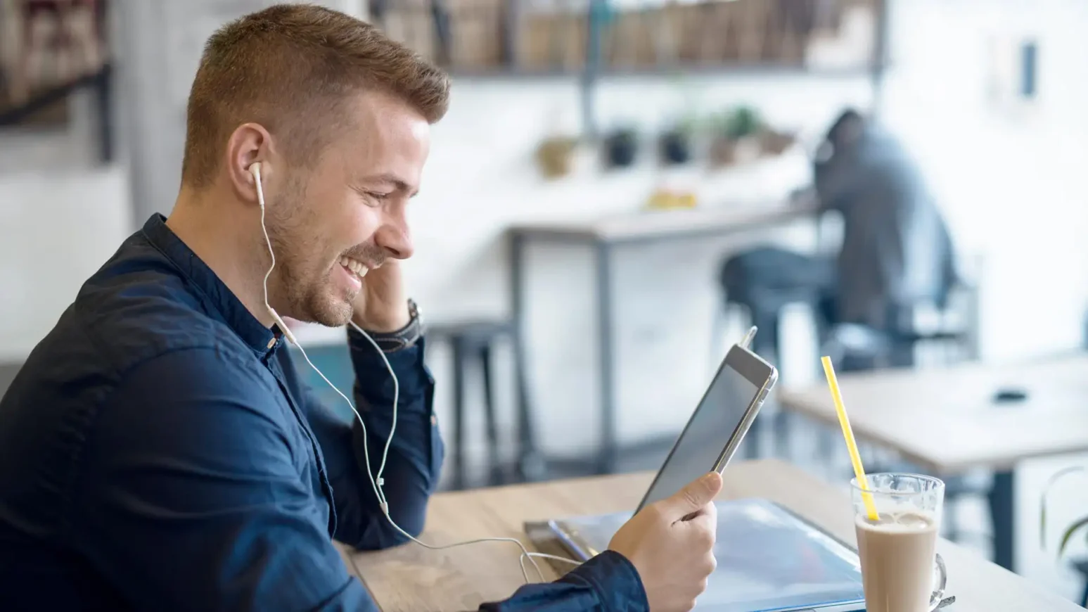 microsoft mann mit ear